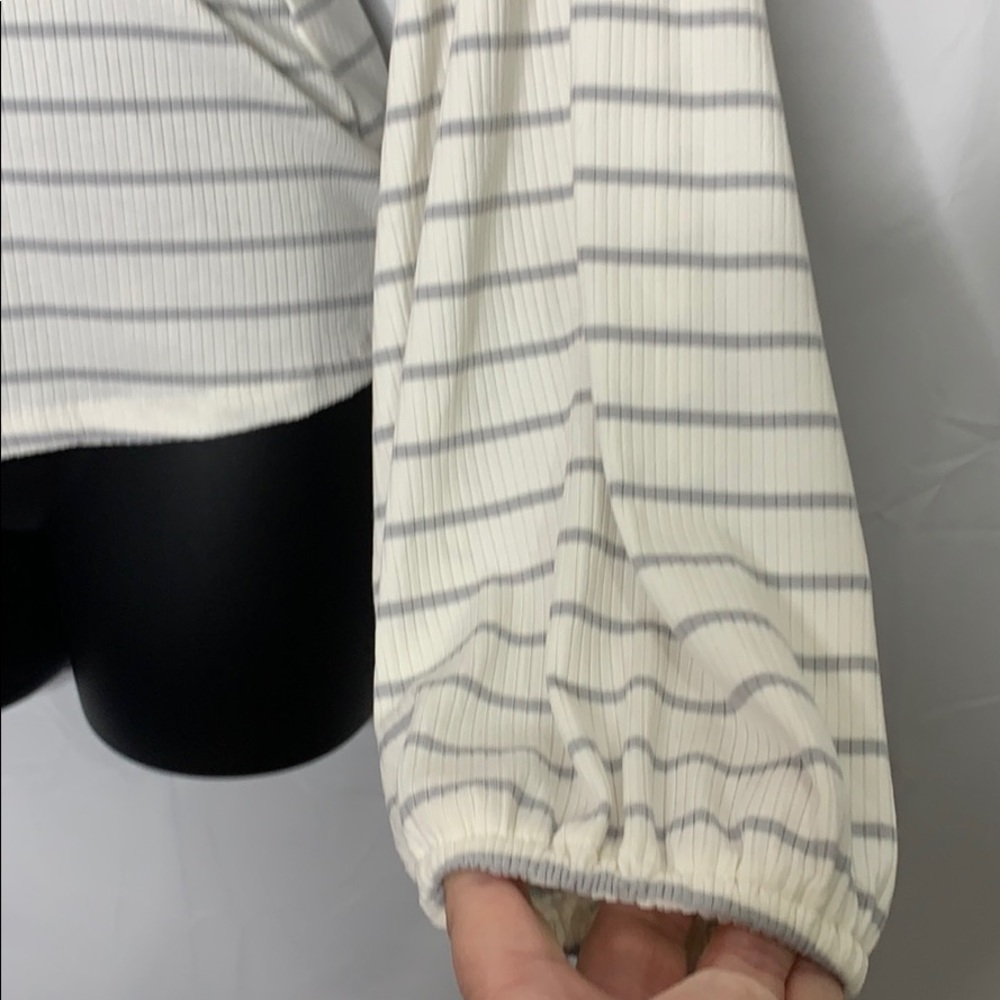 American Rag twist front balloon sleeve top - Picture 2 of 6